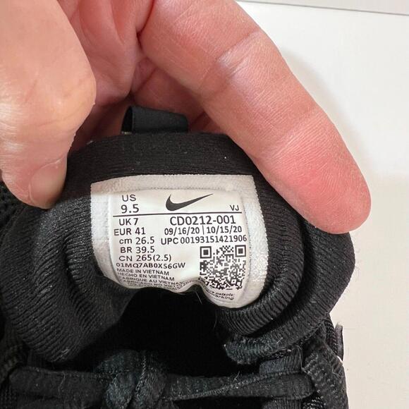 Nike Legend Essentials Womans 9.5 Black and White Training Shoes Sneakers - Picture 8 of 9